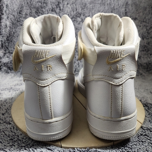 Nike Air Force 1 High '07 Triple White Retro OG Sneakers Mens Size 10.5 - Picture 7 of 9